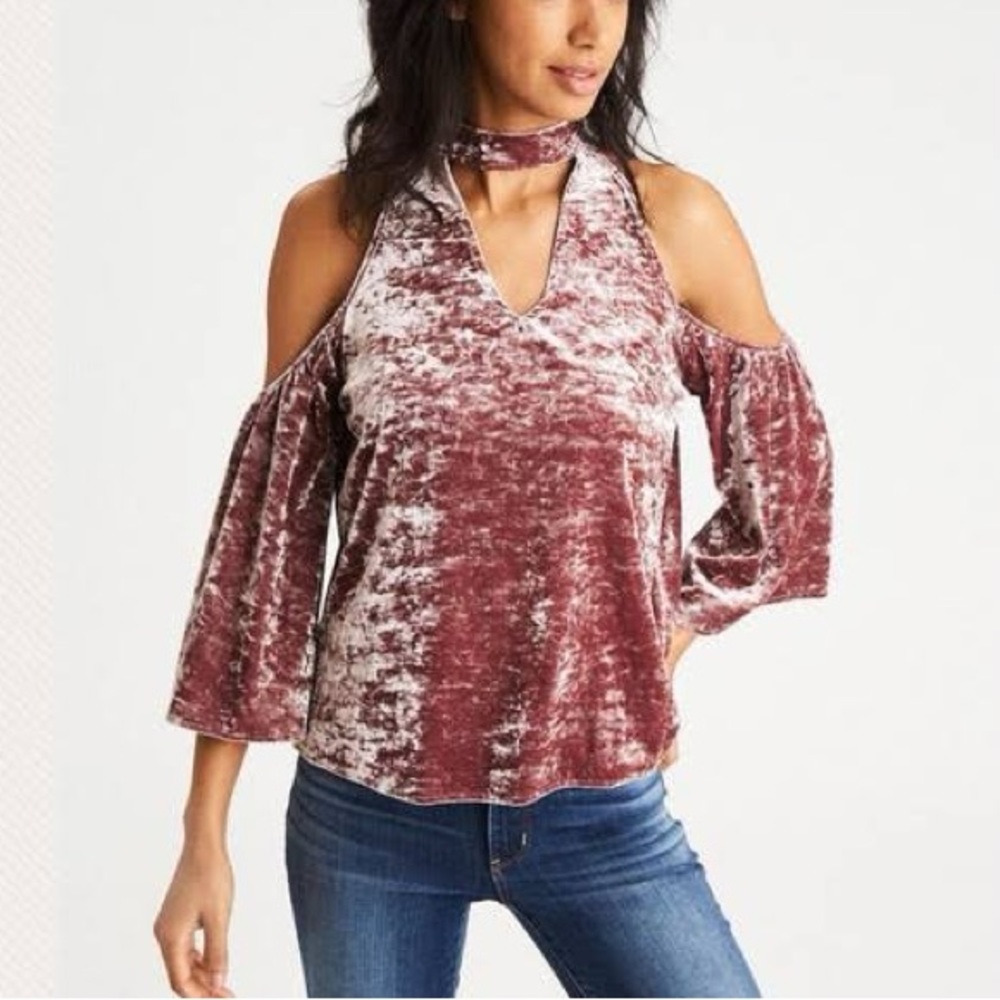 AMERICAN EAGLE PINK VELVET COLD SHOULDER TOP